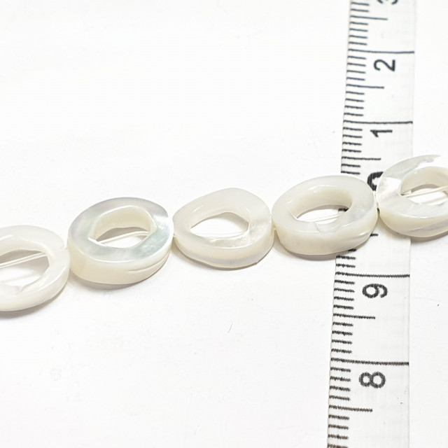 Бусины перламутр белый овал рамка 11*9мм, 38шт.