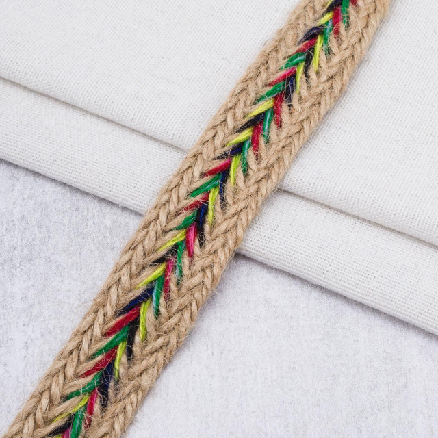 Подвеска с кристаллом на силиконовом эластичном шнуре с застёжкой.