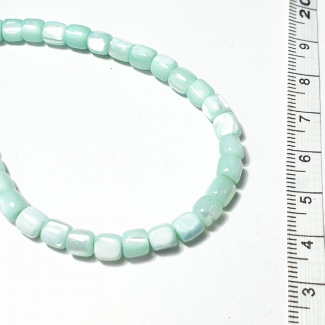 Бусины перламутр бочата 5,5*5мм, цв зелёный нить 40см.