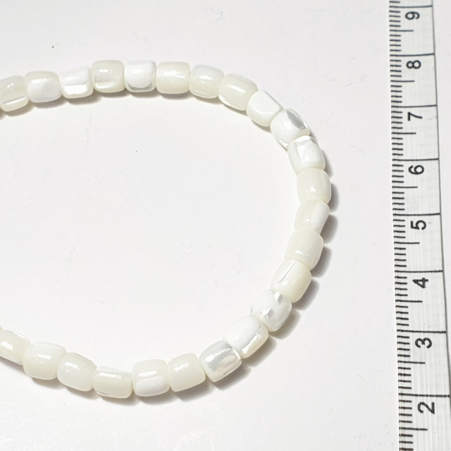 Бусины перламутр бочата 5,5*5мм, цв белый нить 40см.