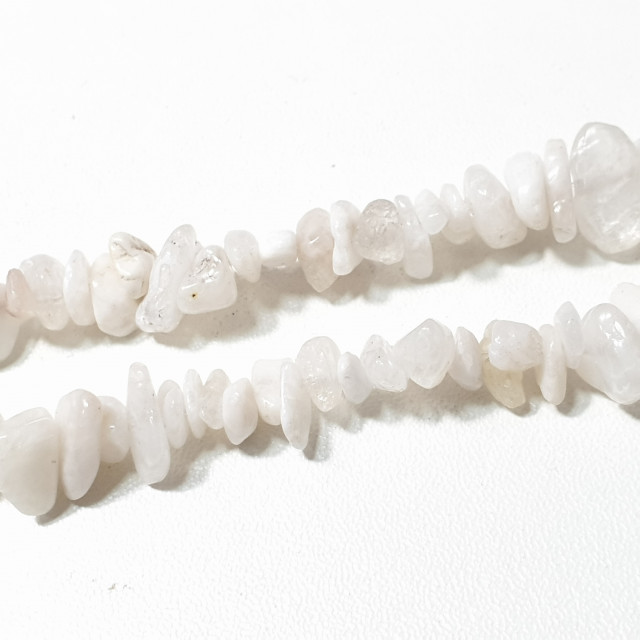 Бусины Лунный камень сколы шлифованные 10-15*3-6мм, нить 80см