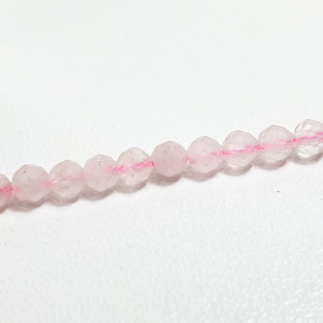 Бусины Кварц розовый огранка 3мм. нить 39см