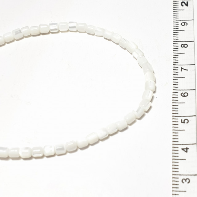 Бусины перламутр бочата 3*3мм, цв белый нить около 40см.