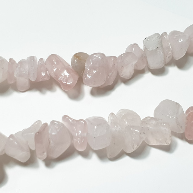 Бусины Кварц розовый сколы шлифованные 8-15*5-8мм, нить 80см