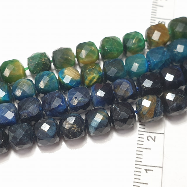 Бусины тигровый глаз тонированный куб гранёный 8*8мм 46-47шт.