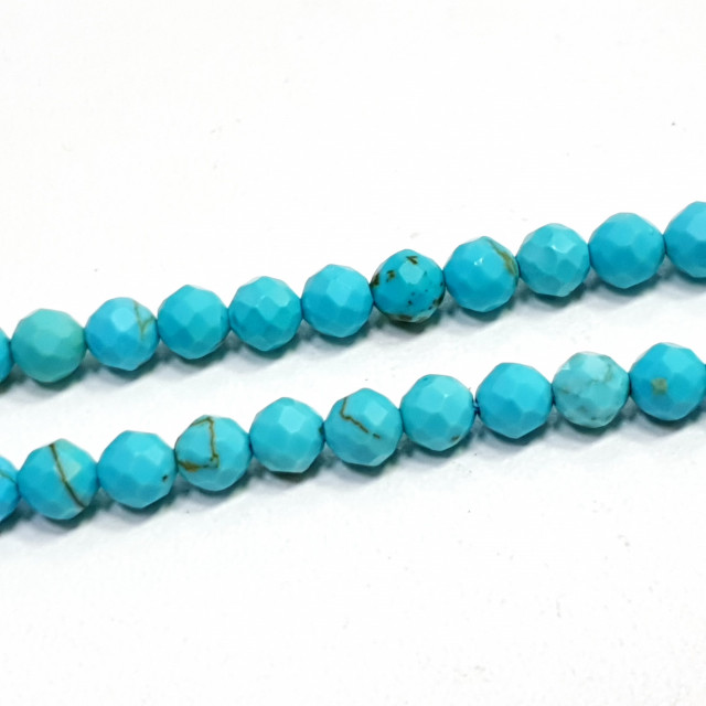 Бусины говлит под бирюзу микроогранка 4,5мм нить около 38,5см