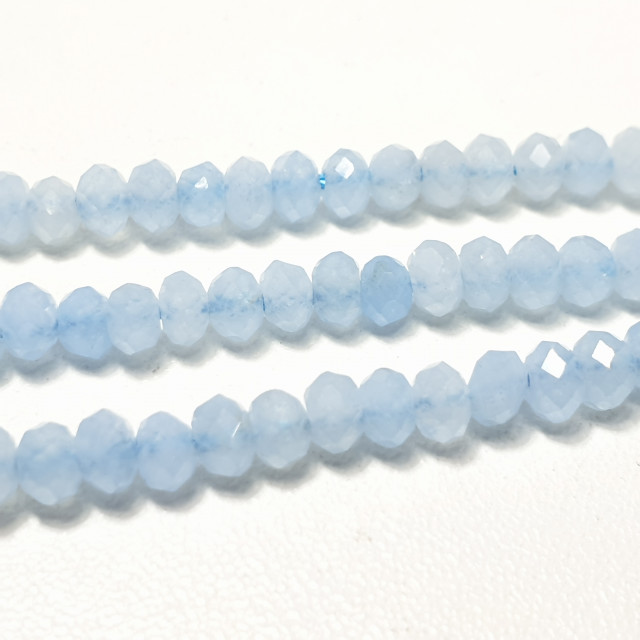 Бусины Кварц голубой рондель гранёный 4*2,5мм. нить около 35см