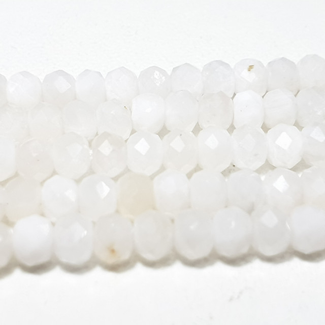Бусины Кварц белый рондель гранёный 4*2,5мм. нить около 39см