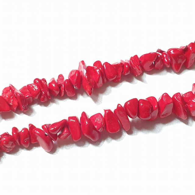 Бусины имитация коралла сколы шлифованные 5-8мм на нити 79см